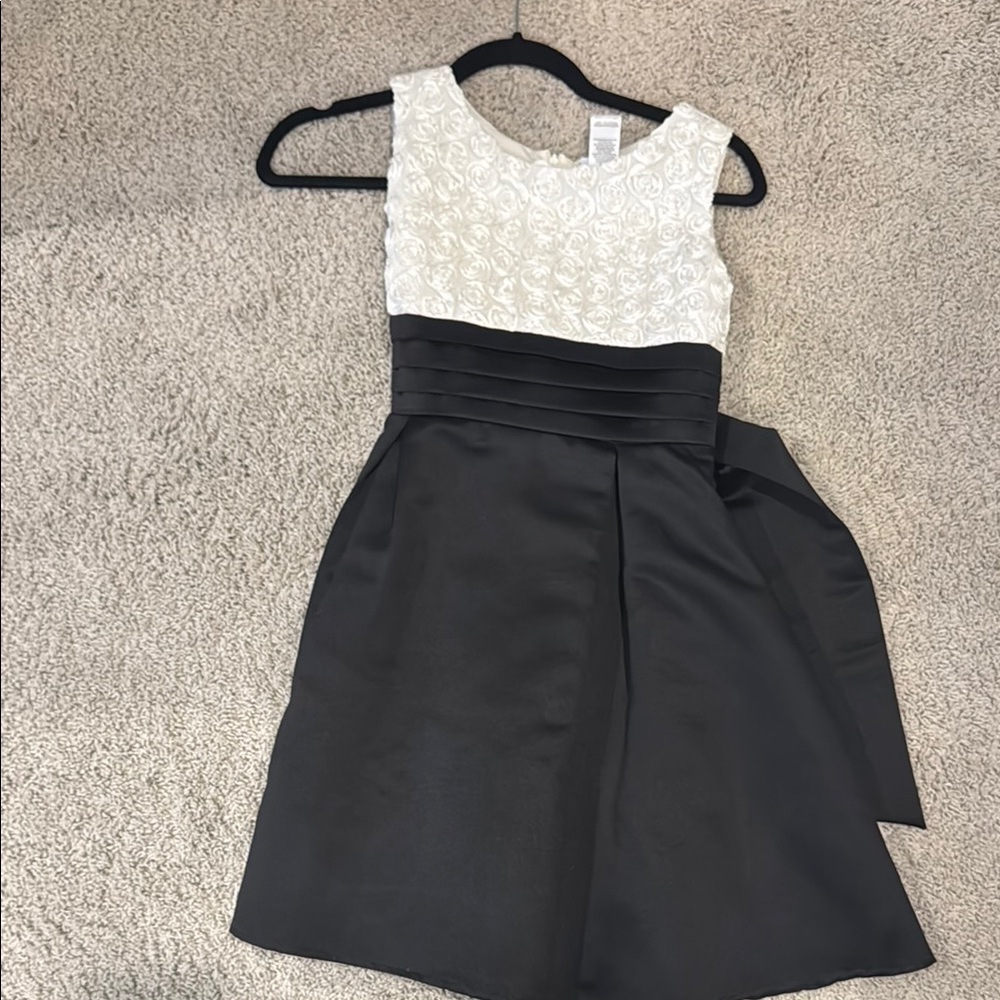 White and Black Sleeveless A-Line Cocktail Dress